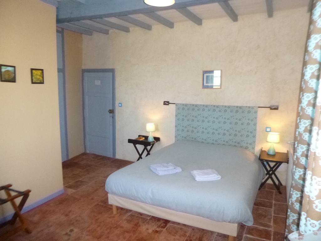 Au Mas Des Calmettes Bed & Breakfast Parisot  Rom bilde