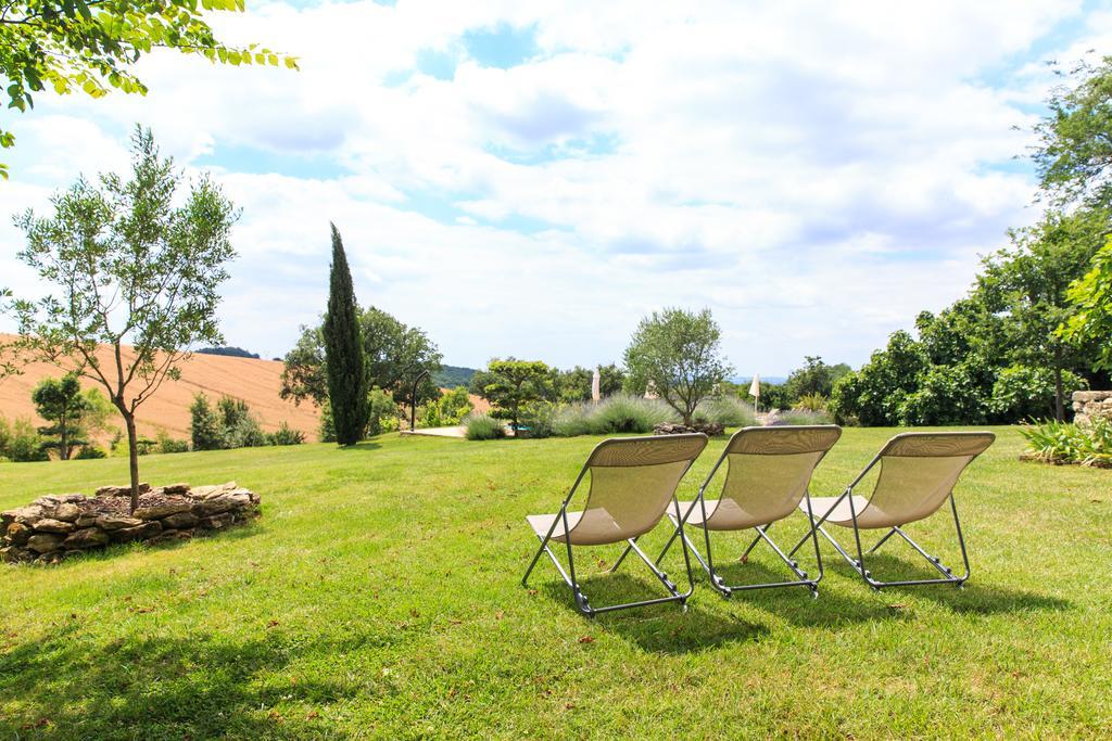 Au Mas Des Calmettes Bed & Breakfast Parisot  Eksteriør bilde