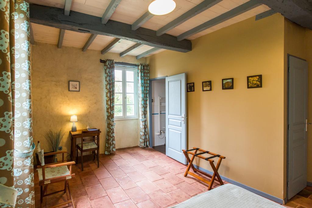 Au Mas Des Calmettes Bed & Breakfast Parisot  Eksteriør bilde