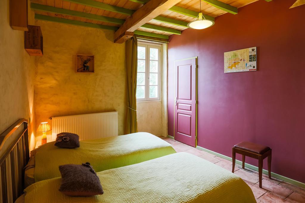 Au Mas Des Calmettes Bed & Breakfast Parisot  Eksteriør bilde