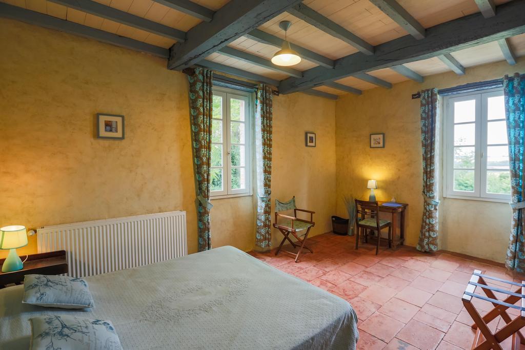 Au Mas Des Calmettes Bed & Breakfast Parisot  Eksteriør bilde