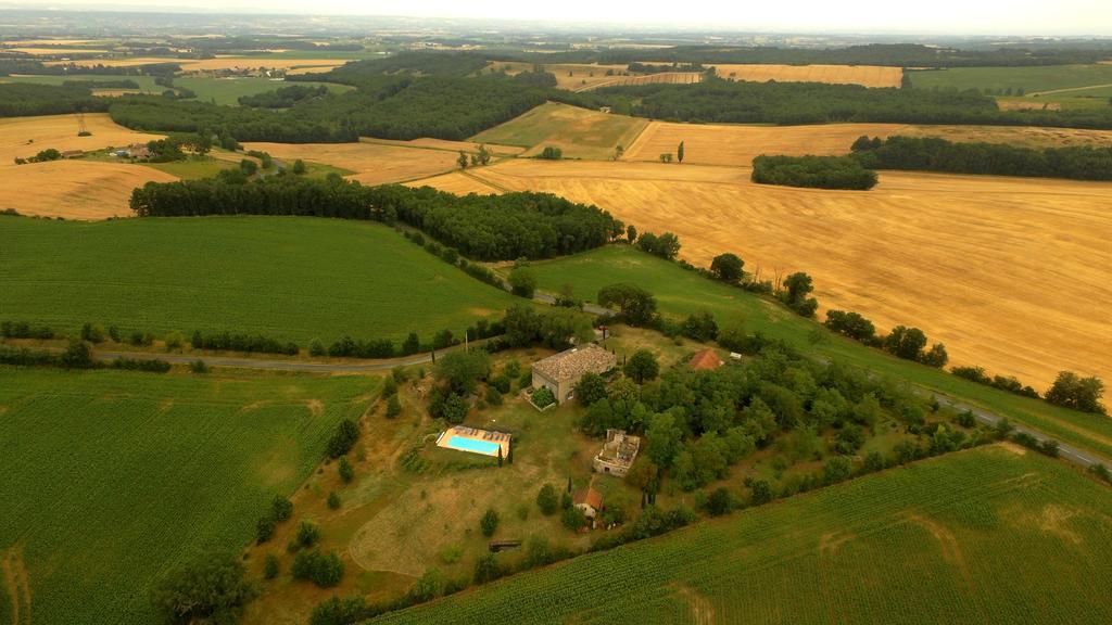 Au Mas Des Calmettes Bed & Breakfast Parisot  Eksteriør bilde